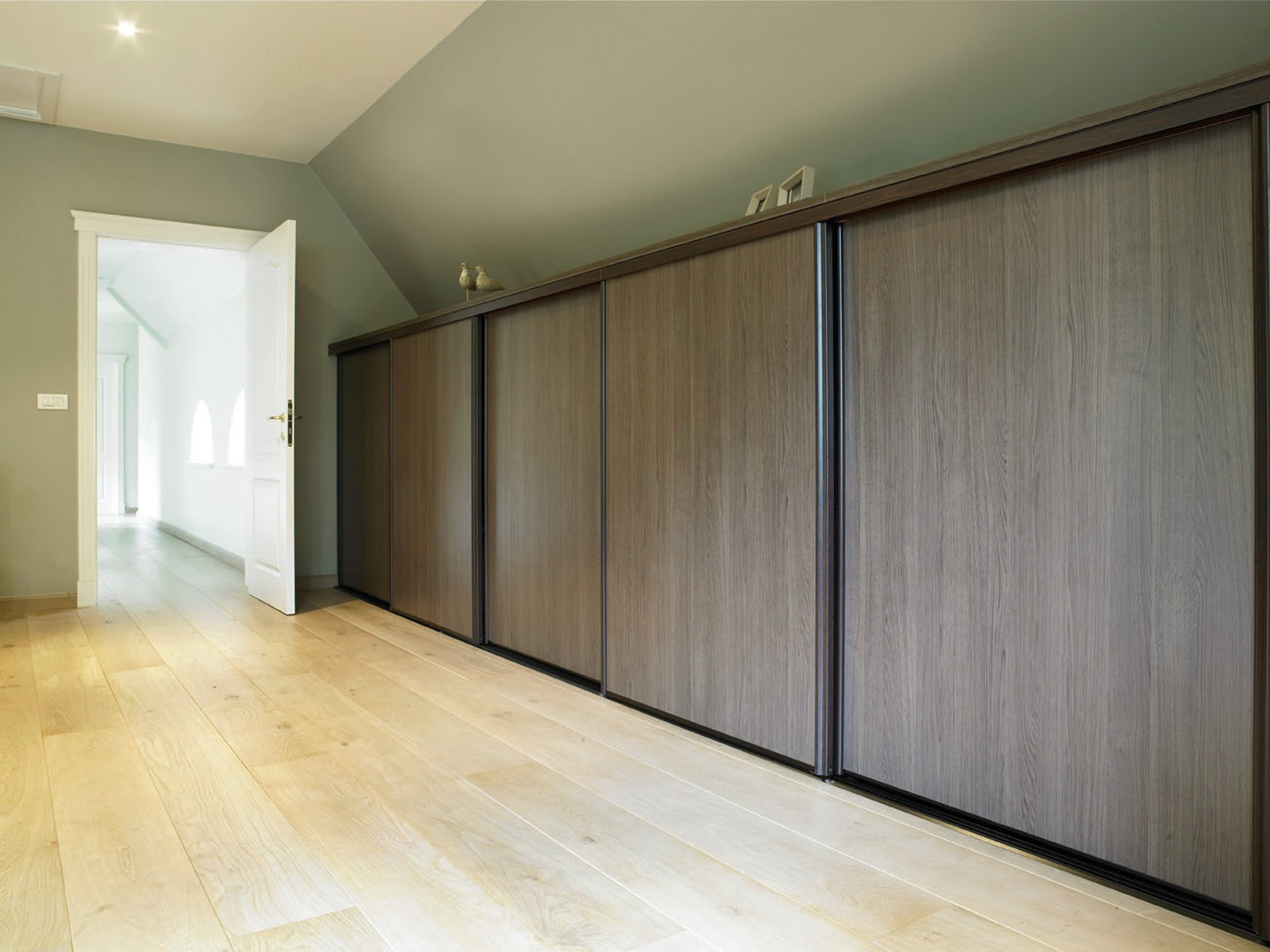 Maatkast in slaapkamer.jpg