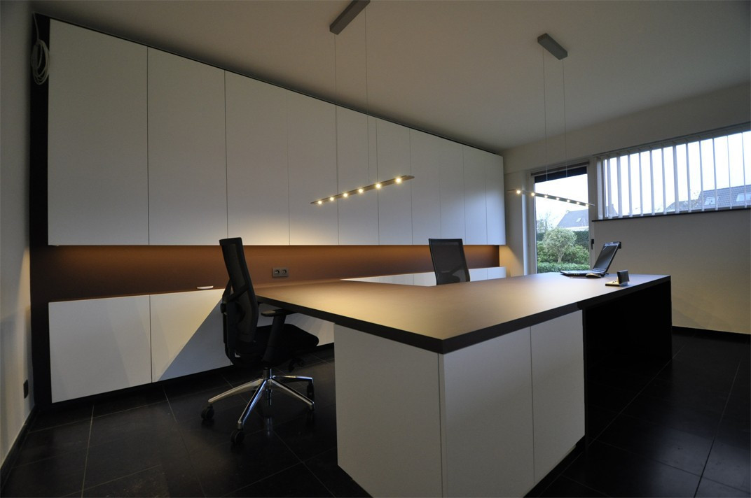 Bureau met verlichting